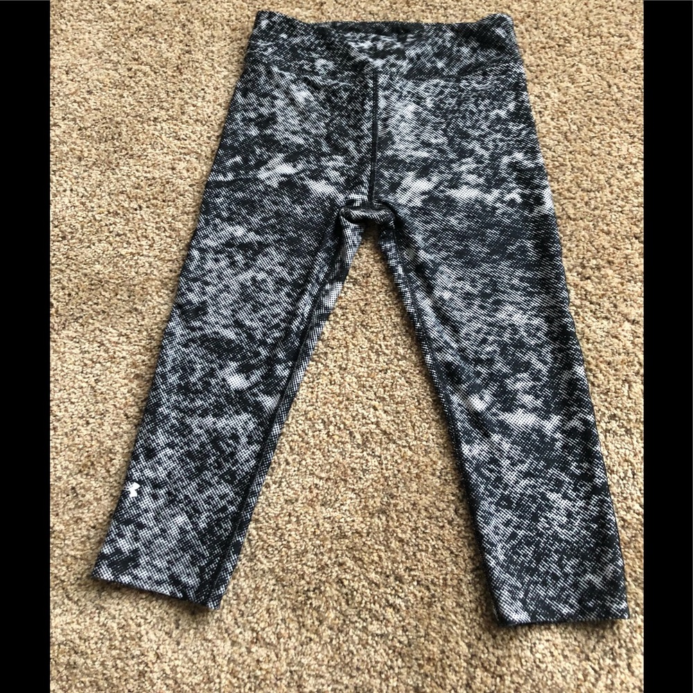 Lightweight Under Armour workout capris